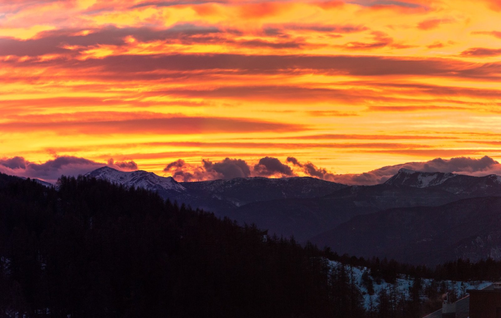 Crépuscule sur les montagnes — Valberg, Alpes